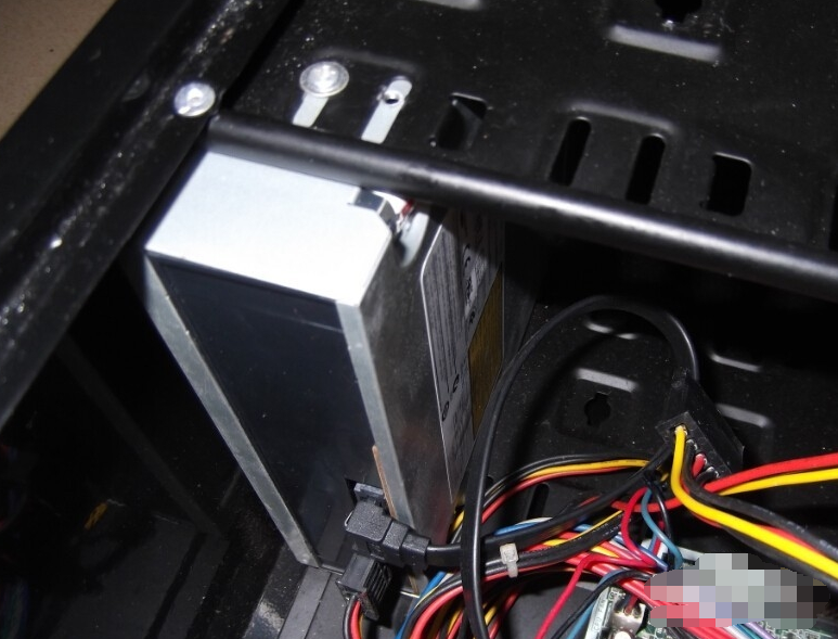 拆开电脑机箱教程 拆开电脑机箱教程